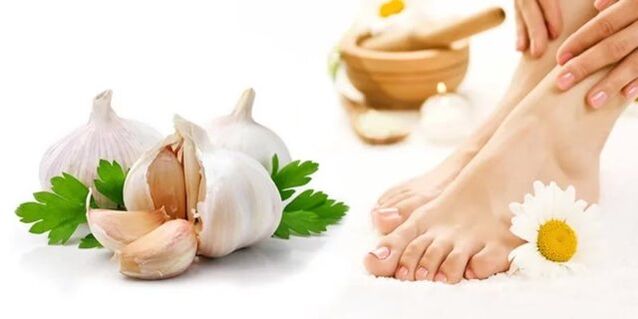 Garlic for the preparation of antifungal ointment and solution