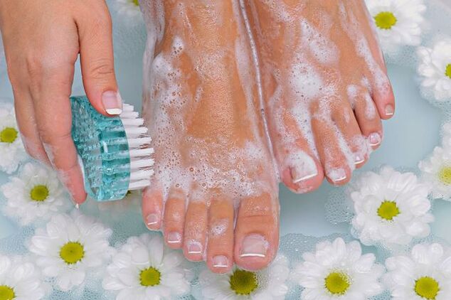 Foot bath with chamomile - effective prevention of onychomycosis